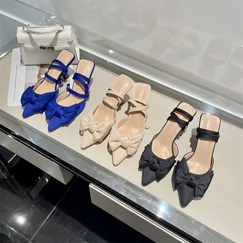 Baotou סנדלי נשים 2022 אופנה חדשה קשת בצורת אבזם עם חצאית עבה עקב חלול יחיד נעליים