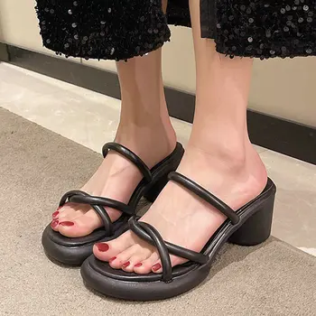 מכירה חמה 2023 חדש נשים נעלי קיץ מוצק עגול אצבעות אופנה אנטי להחליק נעלי החוף חיצונית עקבים גבוהים נקבה
